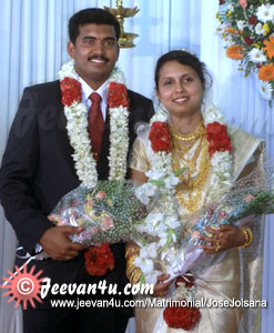 Jose Jolsana Wedding Photo Album at Kaduthuruthy Church